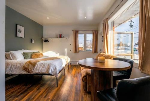 Sudbury Apartment | Chic & Cozy Bachelor w Kitchenette New Sudbury