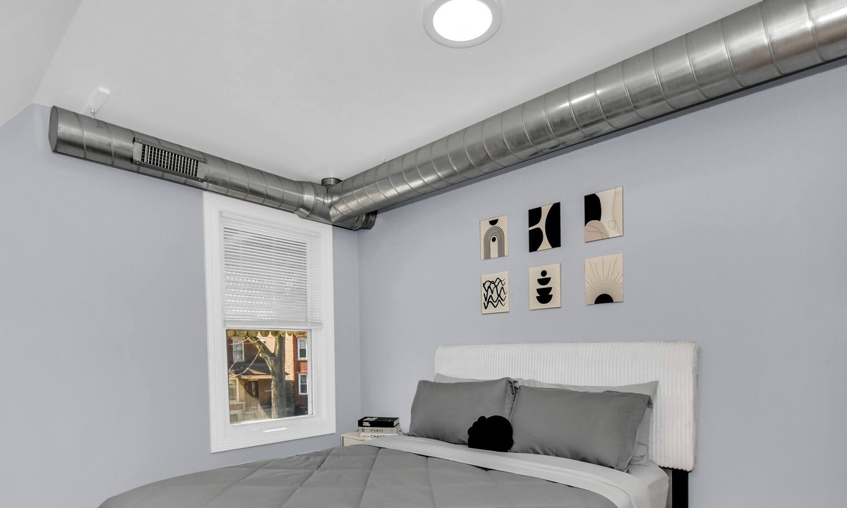 Forestview House | Chic & Cozy Chicago Stay Close to Downtown
