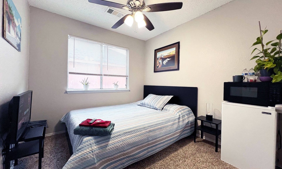 Dallas House | Chic & Cozy Private Room – 20 Min from Downtown Dallas