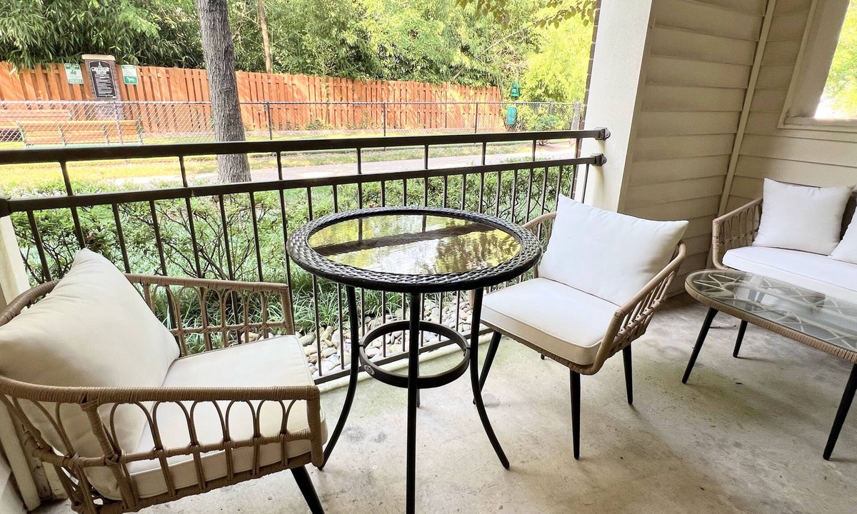 Claremont Apartment | Chic Cozy Retreat