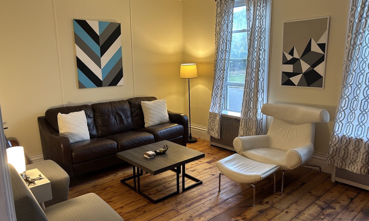 Watervliet House | Chic Cozy Suburban Sanctuary 5bdrm 2 bath Entire House!