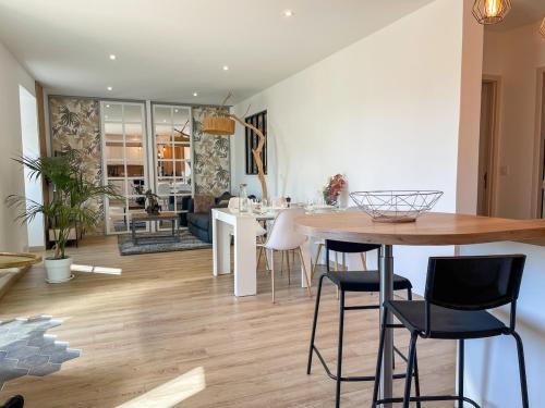 Saint-Didier-en-Velay Apartment | Chic & Dingo - Modern Apartment, Comfort, Wi-Fi