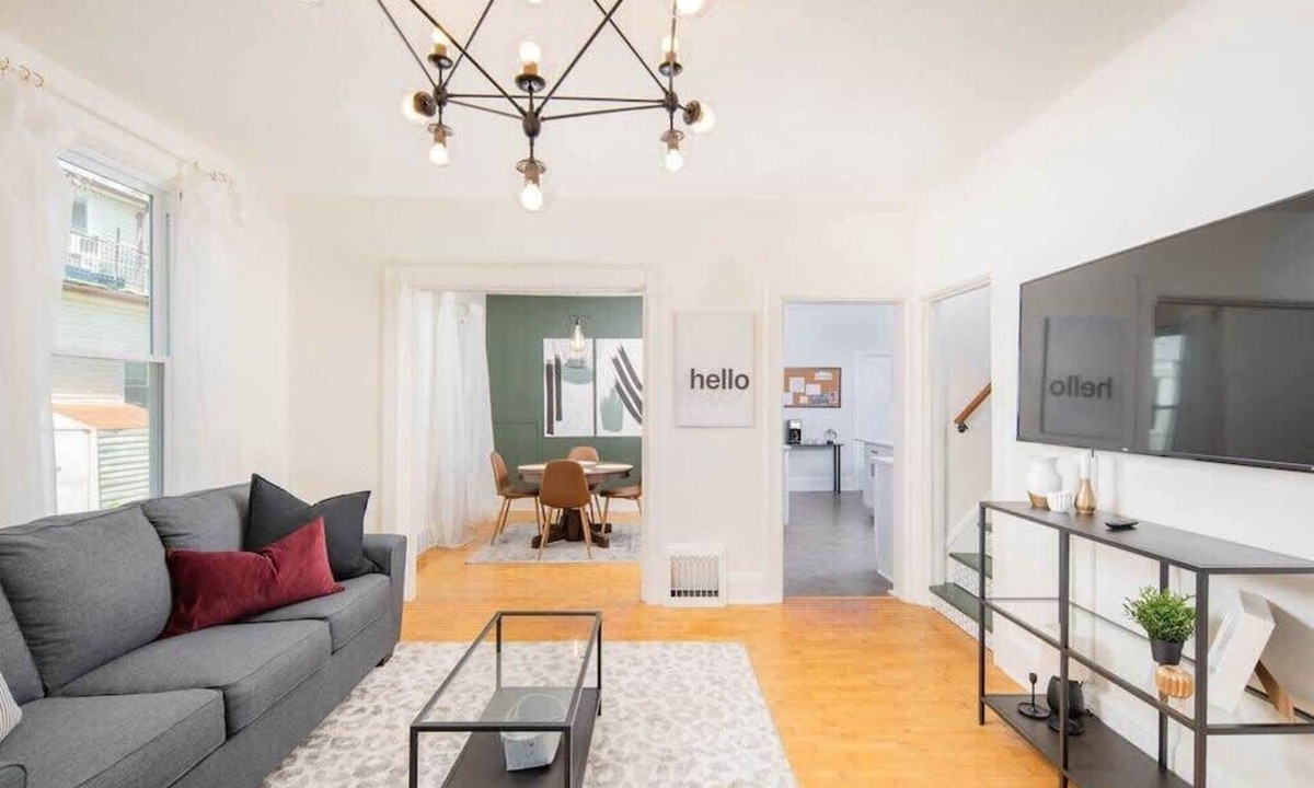 Appleton House | Chic Downtown House - Walk to Shops & Dining!