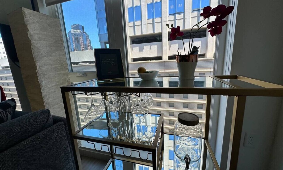 Downtown Sacramento Apartment | Chic Downtown Luxury Suite