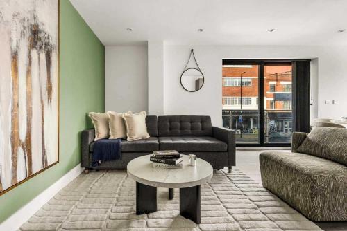 Whitechapel Apartment | Chic East London Hideaway