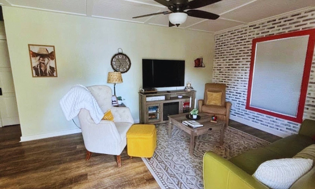 Waco House | Chic Family Retreat + hot tub/large yard - 5 min to Magnolia & Baylor