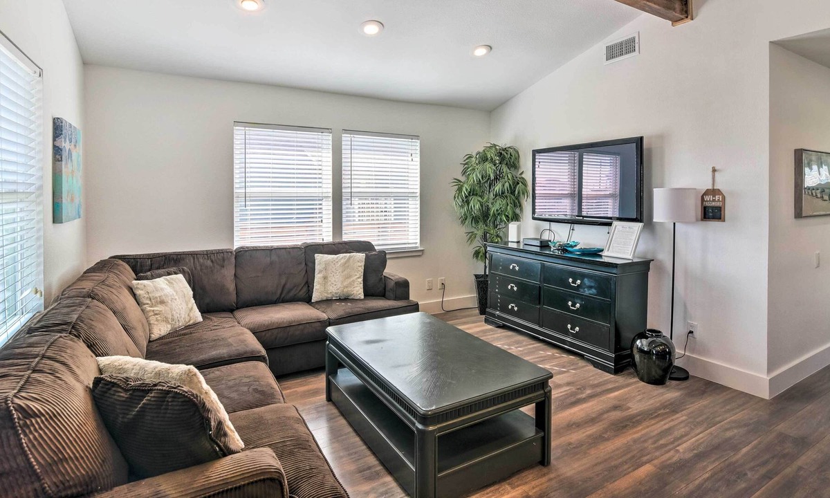 Galveston House | Chic Galveston Retreat w/ Deck & Shared Pool!