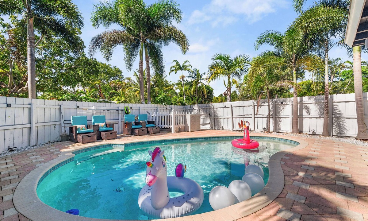 Wilton Manors House | Chic Getaway Near Wilton Drive l Heated Pool
