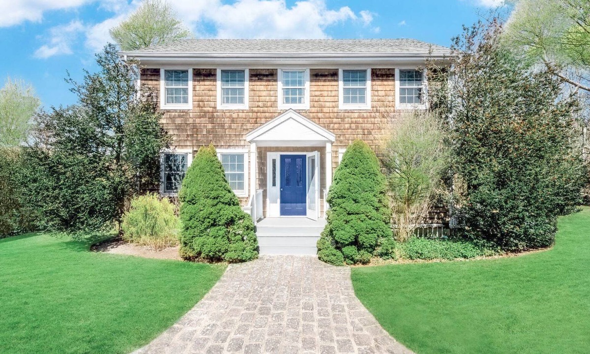 Village of East Hampton House | Chic Hamptons classic 5-bedroom steps from the Village