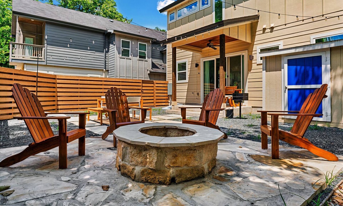 Govalle House | Chic Home Nr Downtown, Pets OK, Big Yard, Fire Pit