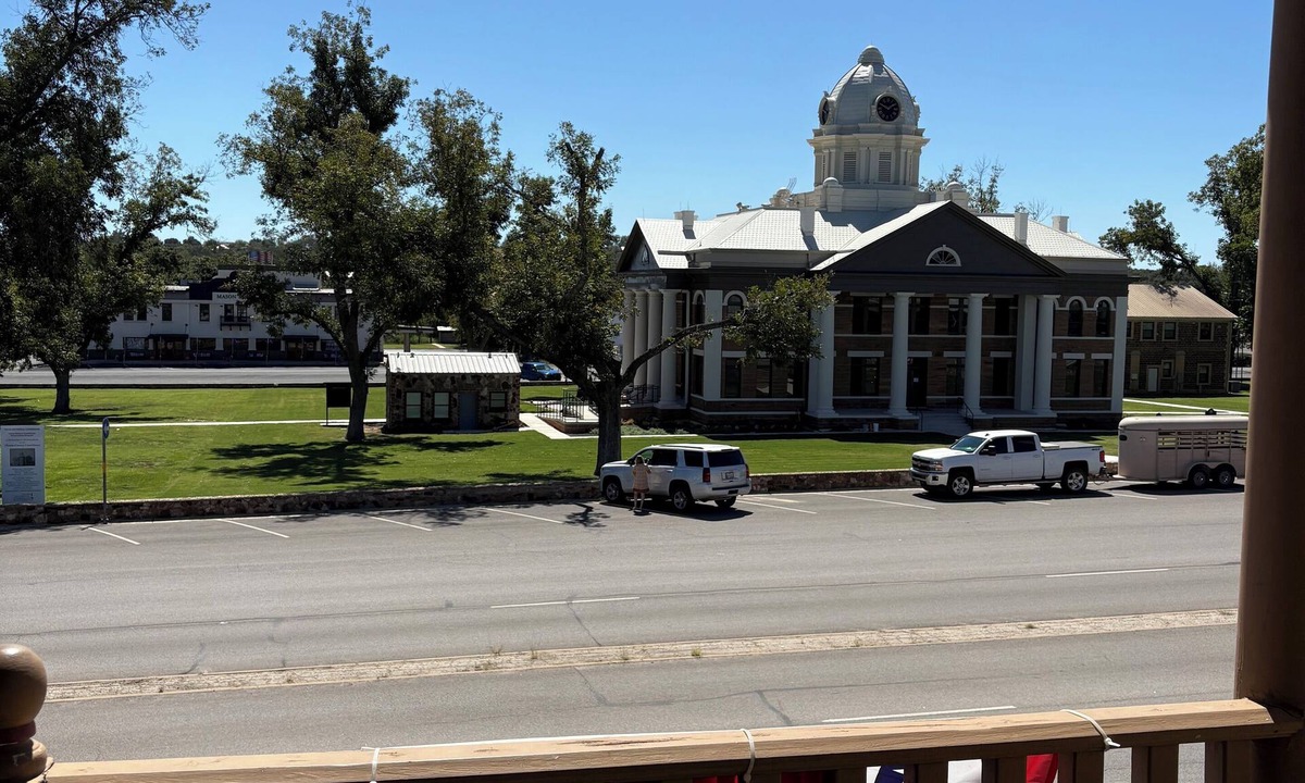 Mason Hotel | Chic hotel with balcony with WiFi in charming downtown Mason, prime location
