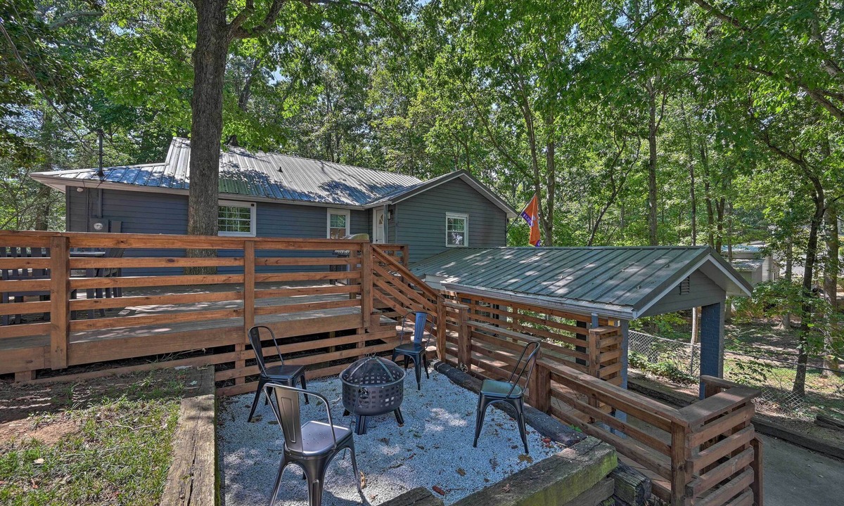 Townville House | Chic House w/Private Dock on Lake Hartwell!