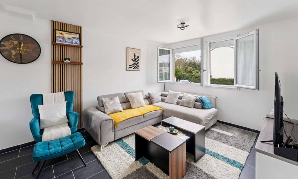 Herblay House | Chic house with a master suite, parking, terrace, and garden