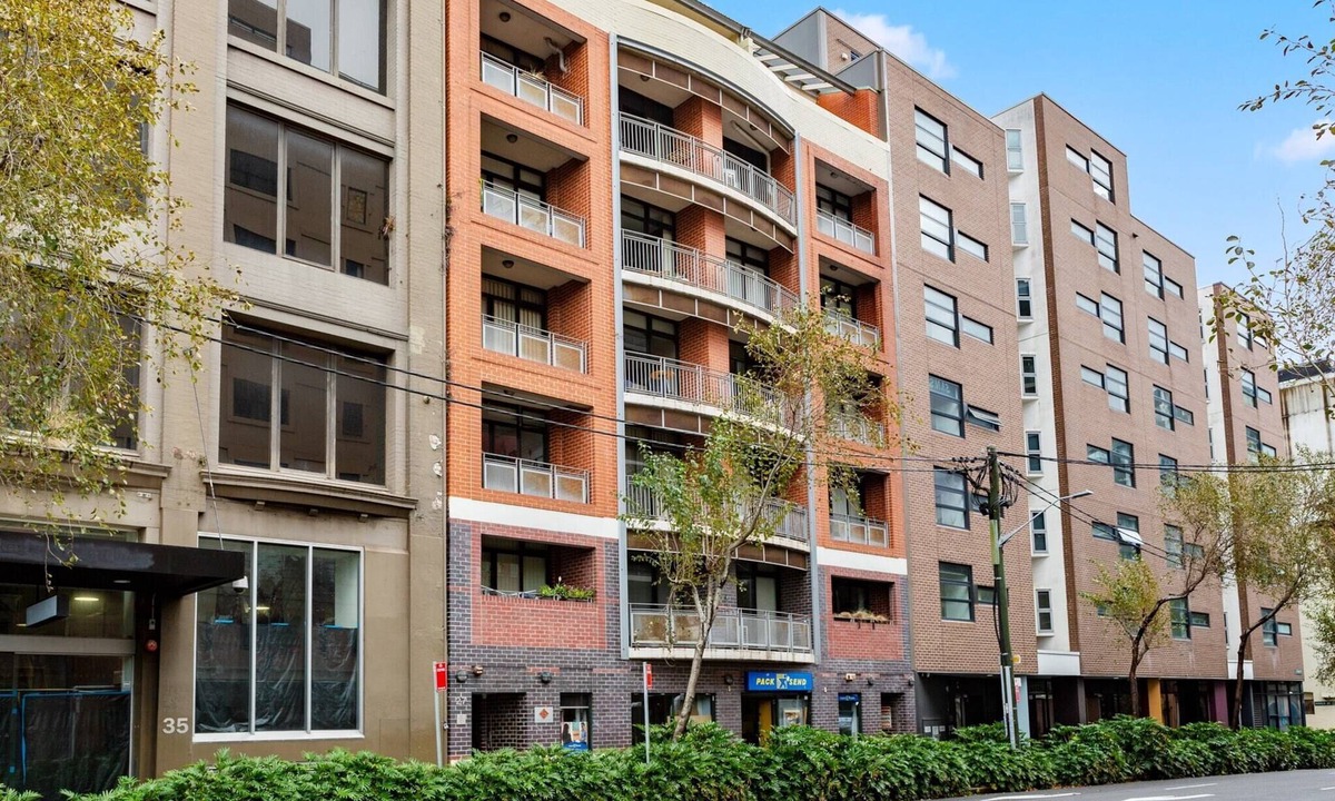 Chippendale Apartment | Chic Inner-City 1 Bedroom with Balcony