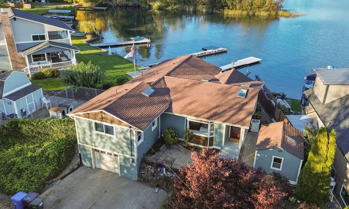 Fort Lewis House | Chic Lakefront 2BR/2BA Upper Unit | BBQ Deck