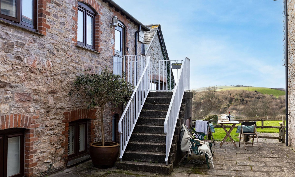 Dittisham Cottage | Chic, Lively and Stylish