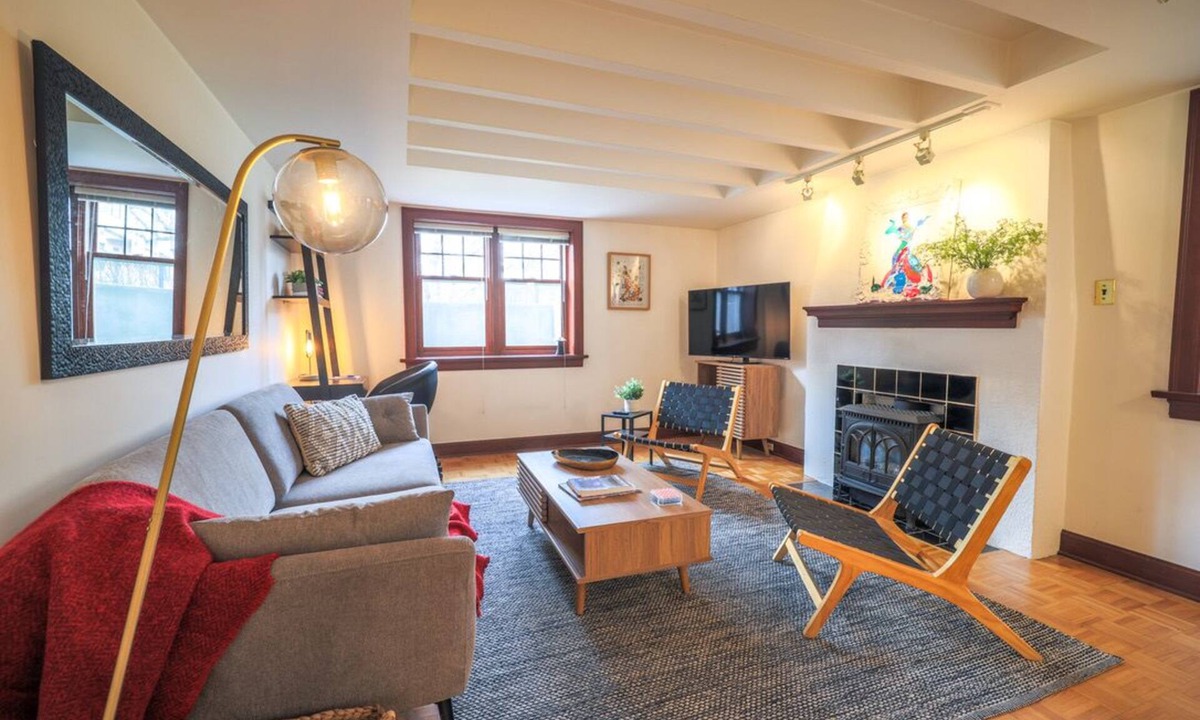 Mount Royal Condo | Chic Lower-Level Heritage Suite in Inner-City Calgary