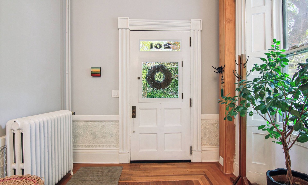 Ithaca House | Chic Mansion