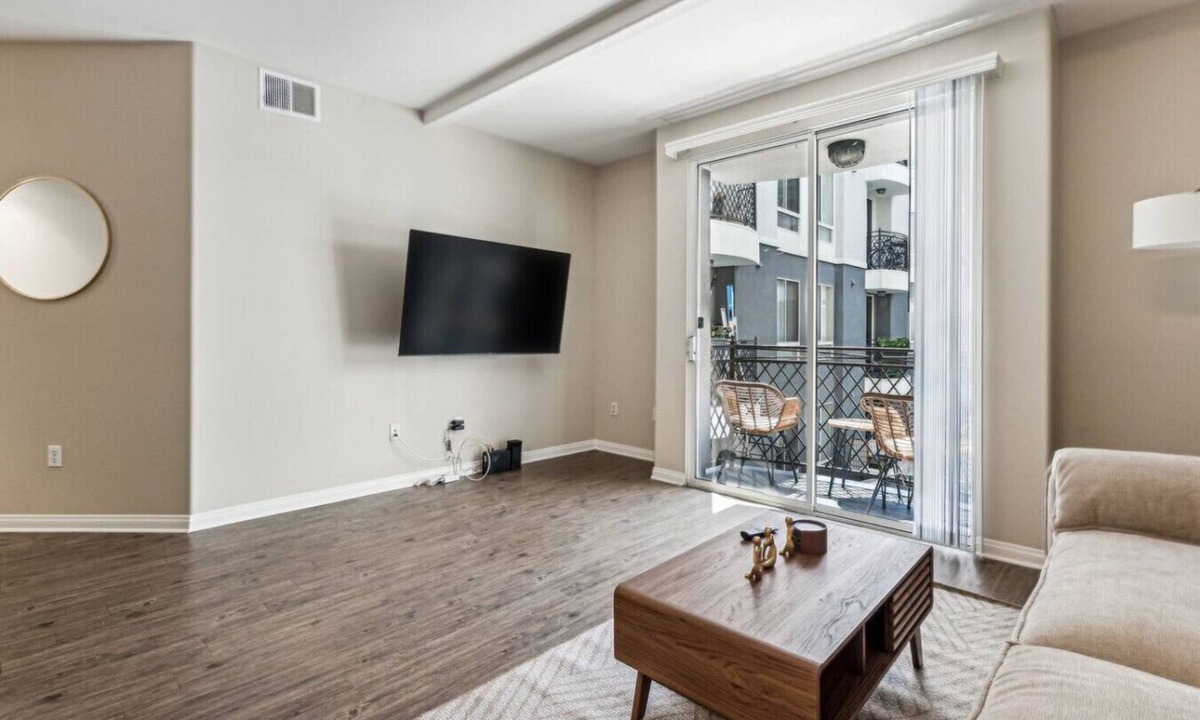 Marina del Rey Apartment | Chic Marina Oasis 5 Star Amenities Central