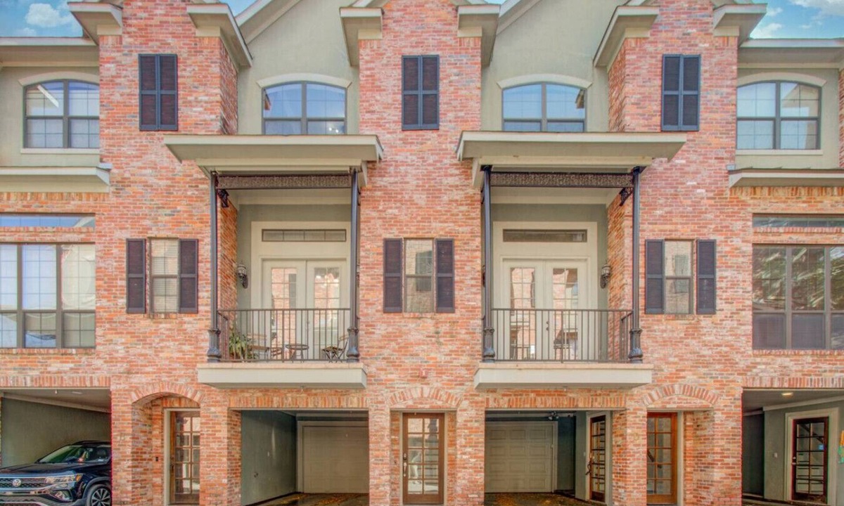 Riverside Terrace House | Chic Med Center Condo with Secure Parking