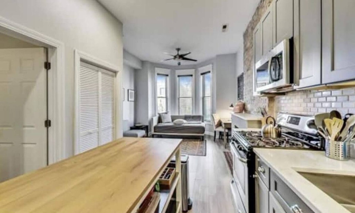 Tri-Taylor Apartment | Chic Med district 2Bd/2Ba/Garage