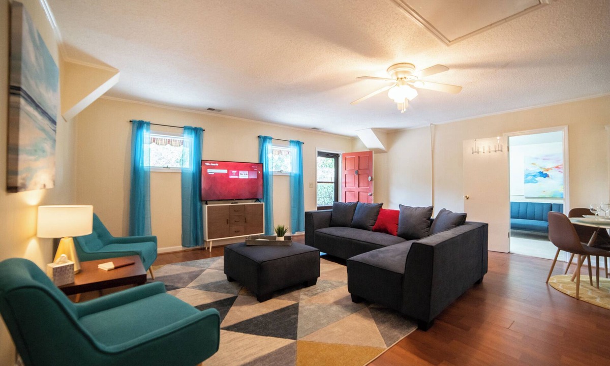 Columbia House | Chic Mid Century Hub