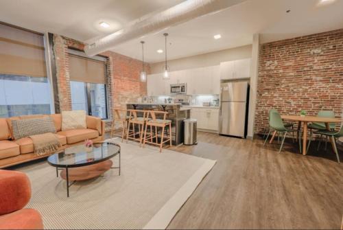 Downtown Boston Apartment | Chic Modern 2 bed Apartment with Exposed Brick