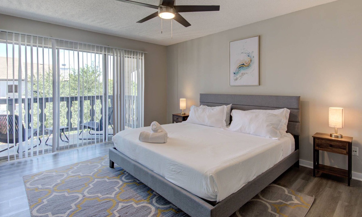 McNeil Apartment | Chic, Modern 2B2B | King Beds, Fast WiFi, Gym,Pool