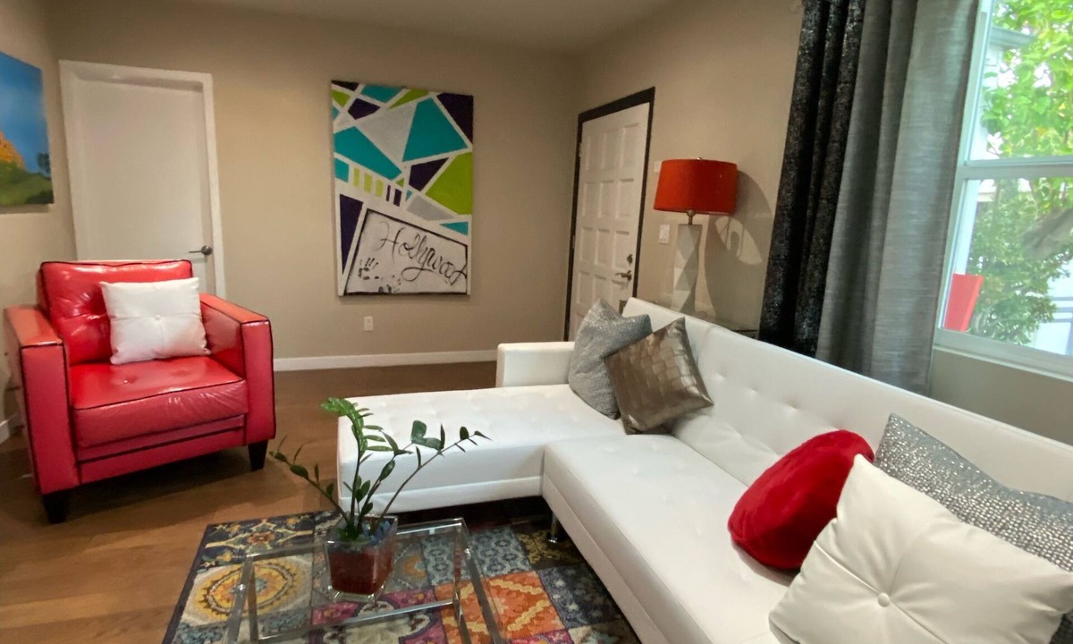 West Hollywood House | Chic Modern 2bed2bath house 195 p nt West Hollywood min 30days min/60days max