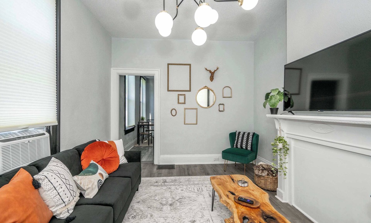 Walnut Hills Apartment | Chic, Modern Gem with Style