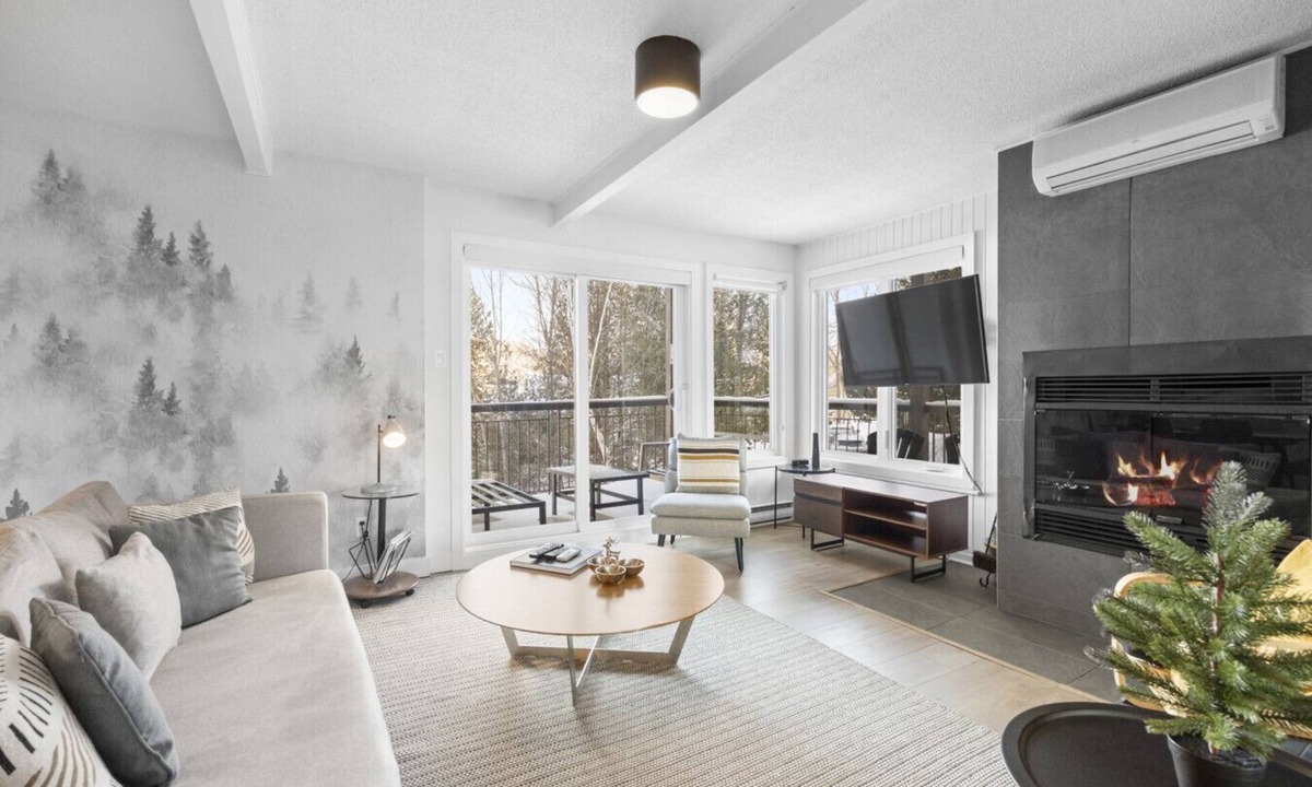 Mont-Tremblant Apartment | Chic Mt-Tremblant Condo with View on the Lake