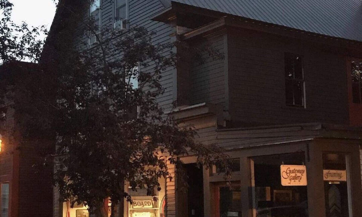 Gorham Apartment | Chic `New England Apartment