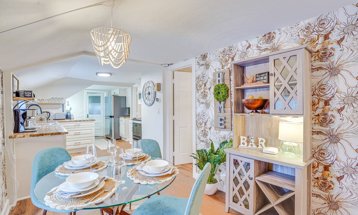 New Hartford Apartment | Chic New Hartford Apartment - Hike, Golf & Ski!