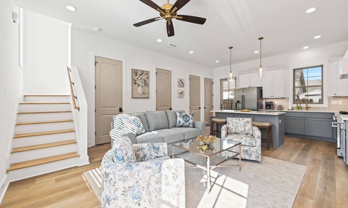 Lafayette House | - Chic New Home - Walk to River Ranch - King Bed - 2 Master Suites- A+ Location.