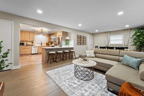 Waukegan House | Chic Oasis Game Room Near Base