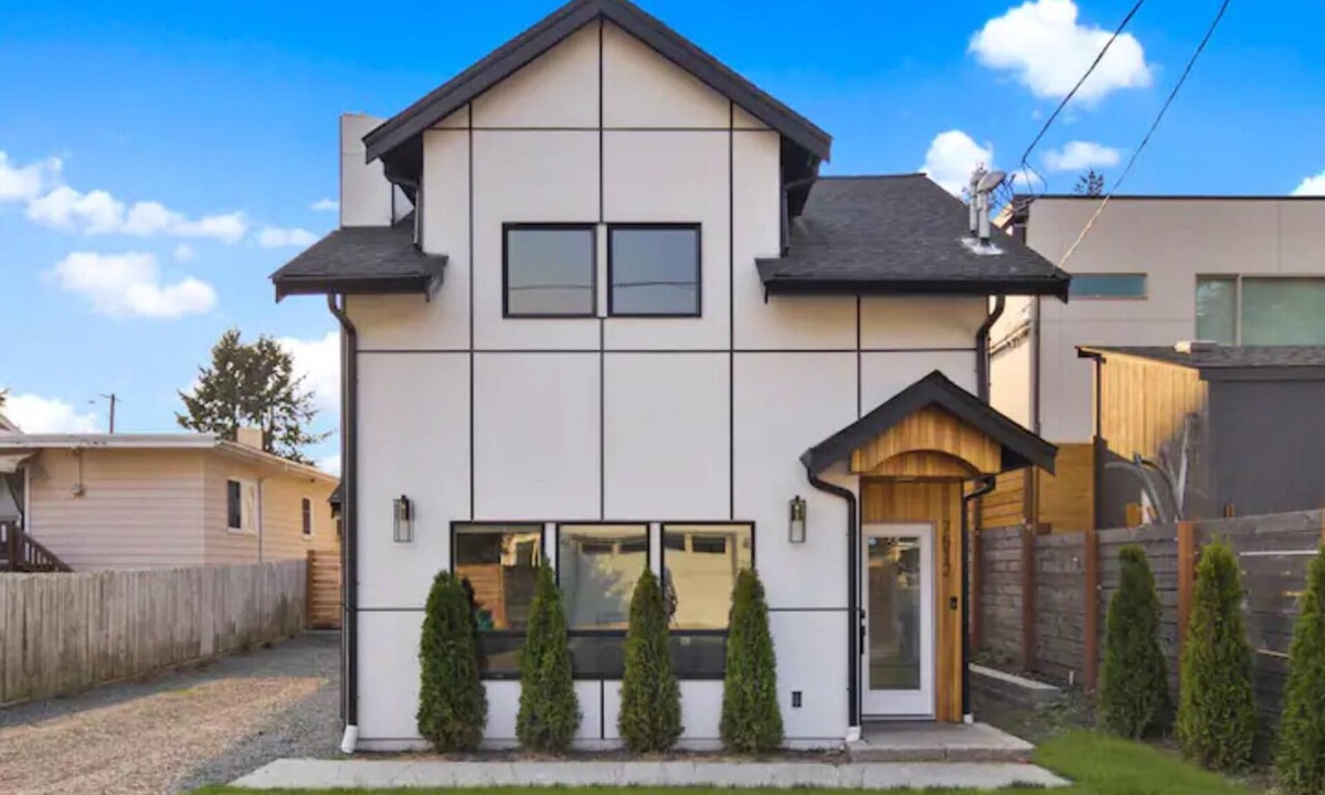 Highland Park Cottage | Chic Parkside Escape 2BR A/C Free Parking