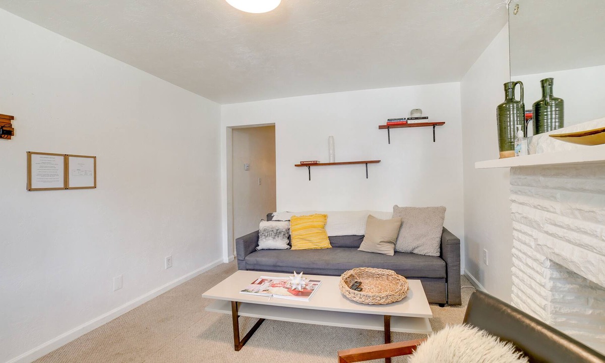Millvale House | Chic Pittsburgh Townhome w/ Private Deck!