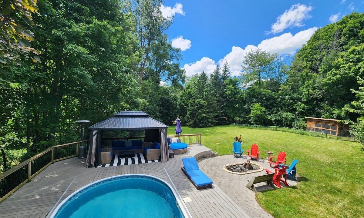 Whitchurch-Stouffville Apartment | Chic & private pool 1Br + sofa bed walkout apartment jaccuzi spa & gym