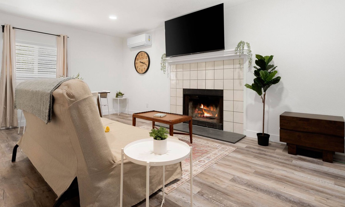 Carmichael House | Chic Remodeled 3BD|2BA House w/ Huge Outdoor Space