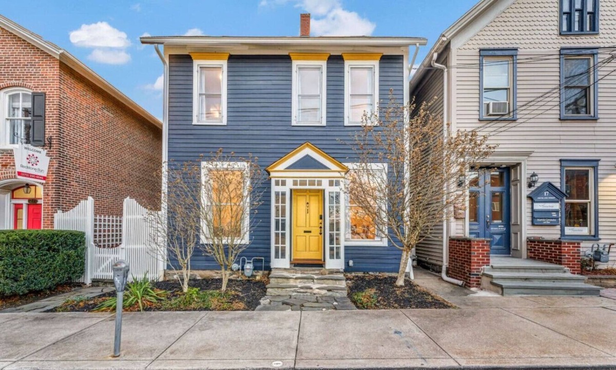 Stroudsburg Apartment | Chic Retreat Downtown Stroudsburg | 3BR+Sleeps 10