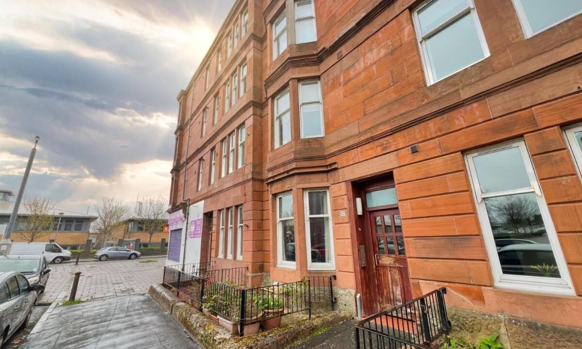 Govan Apartment | Chic Retreat in Ibrox