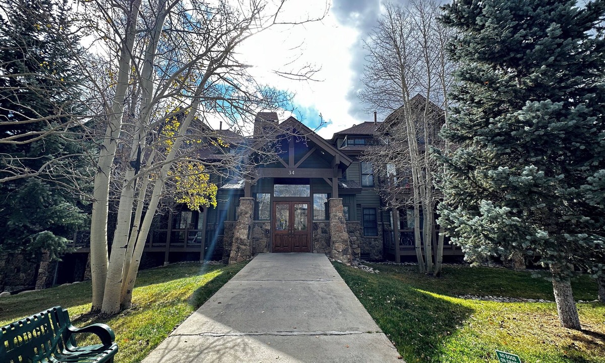The Highlands Condo | Chic Retreat Modern Condo 2BR 2BA