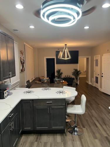 Roseland Apartment | Chic Retreat