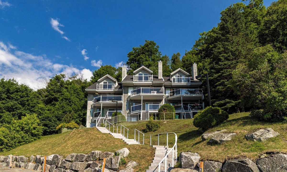 Saint-Sauveur Condo | Chic Saint-Sauveur ski-view condo with panoramic views!