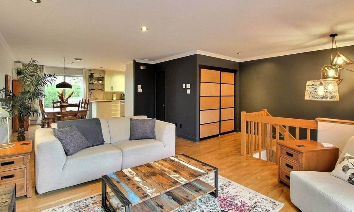 Pointe-de-Sainte-Foy House | Chic semi-detached house with terrace and parking