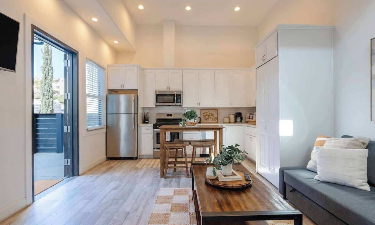 Mission Hills Apartment | Chic Side-by-Side Units: Perfect for Groups!
