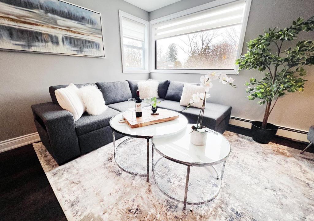 South London Apartment | Chic Stay in Wortley – Walk to Downtown & Parks