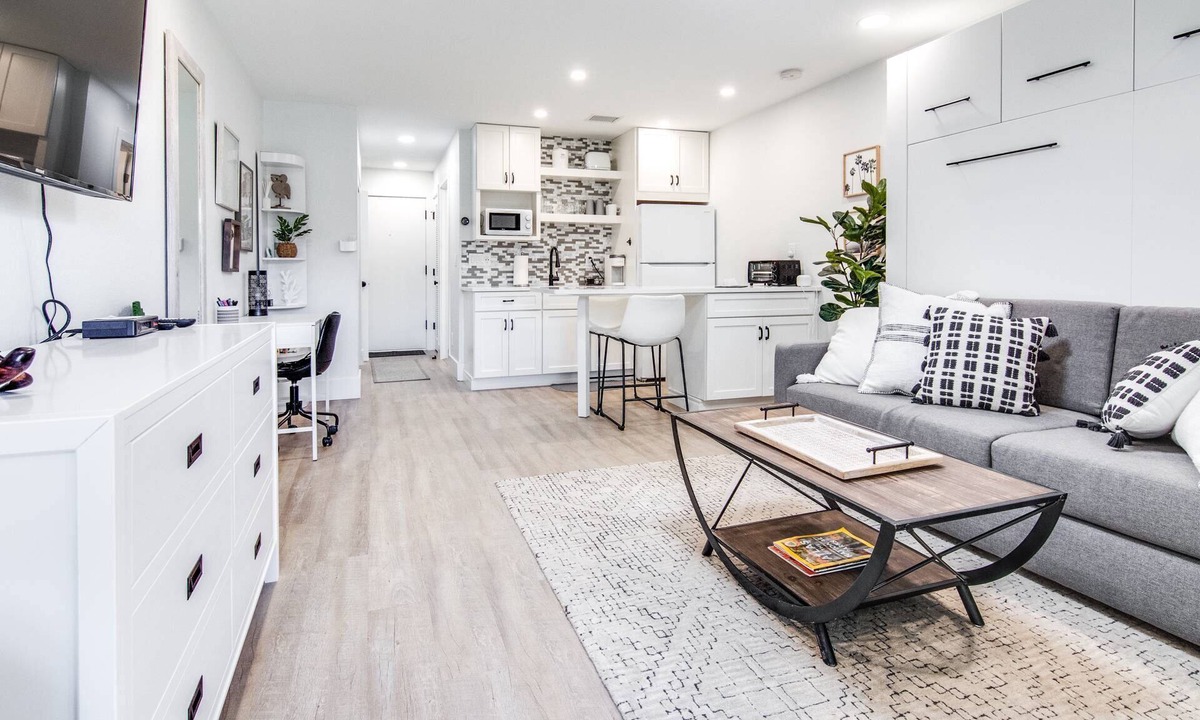 Wesley Chapel Condo | Chic Studio Condo w/Murphy Bed | Desk | Kitchenette & Golf Views – Perfect for Work & Relaxation!