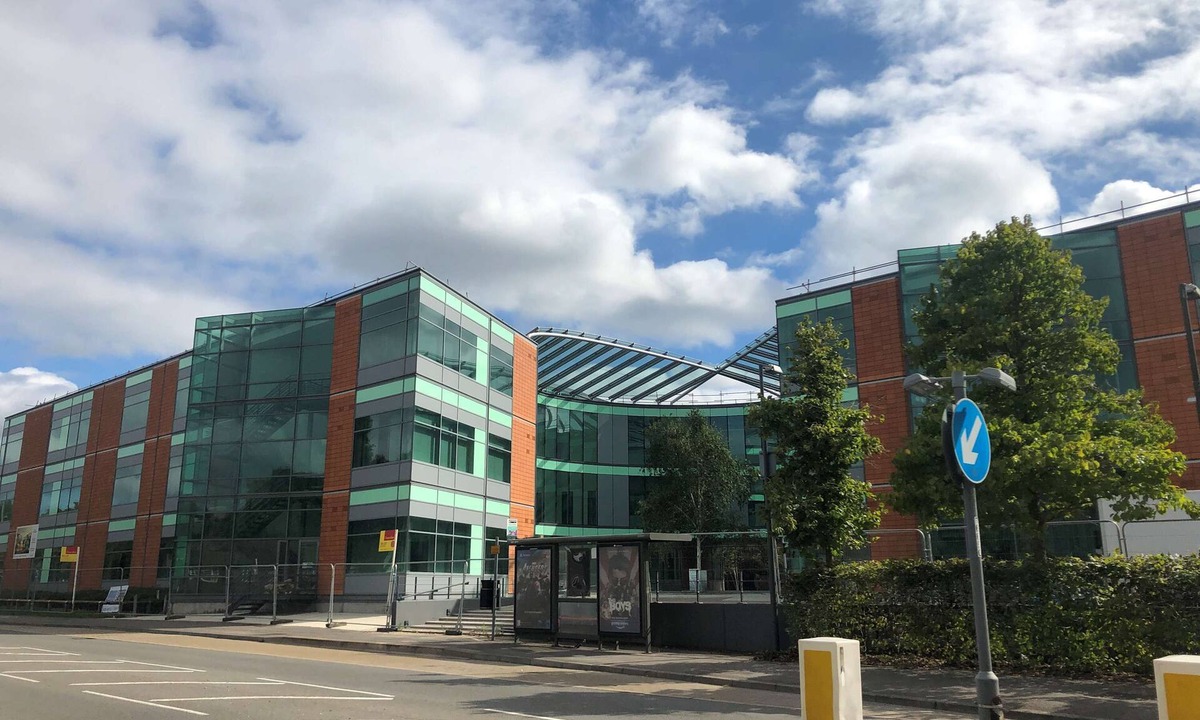 Bracknell Apartment | Chic Studio in Bracknell at convenient location-free parking