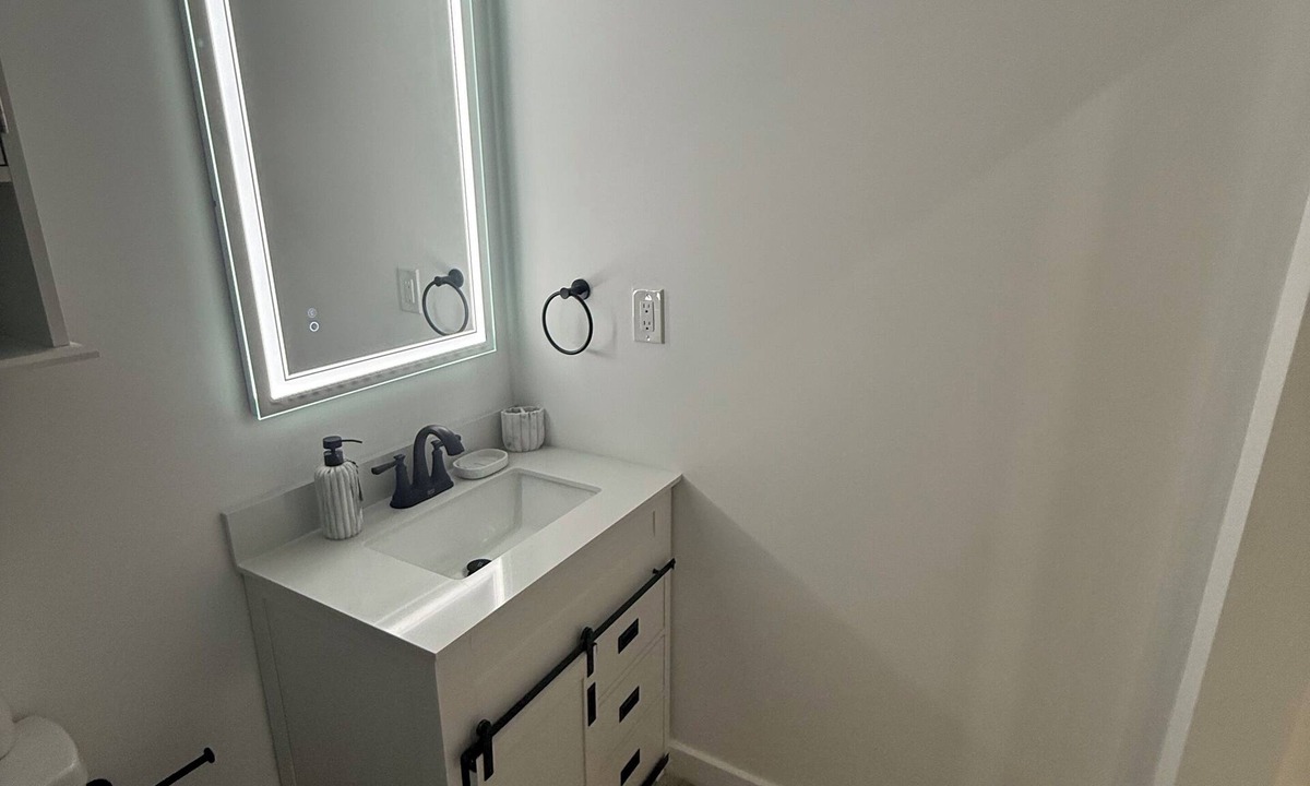 Homestead Apartment | Chic studio in fabulous Homestead with WiFi, AC